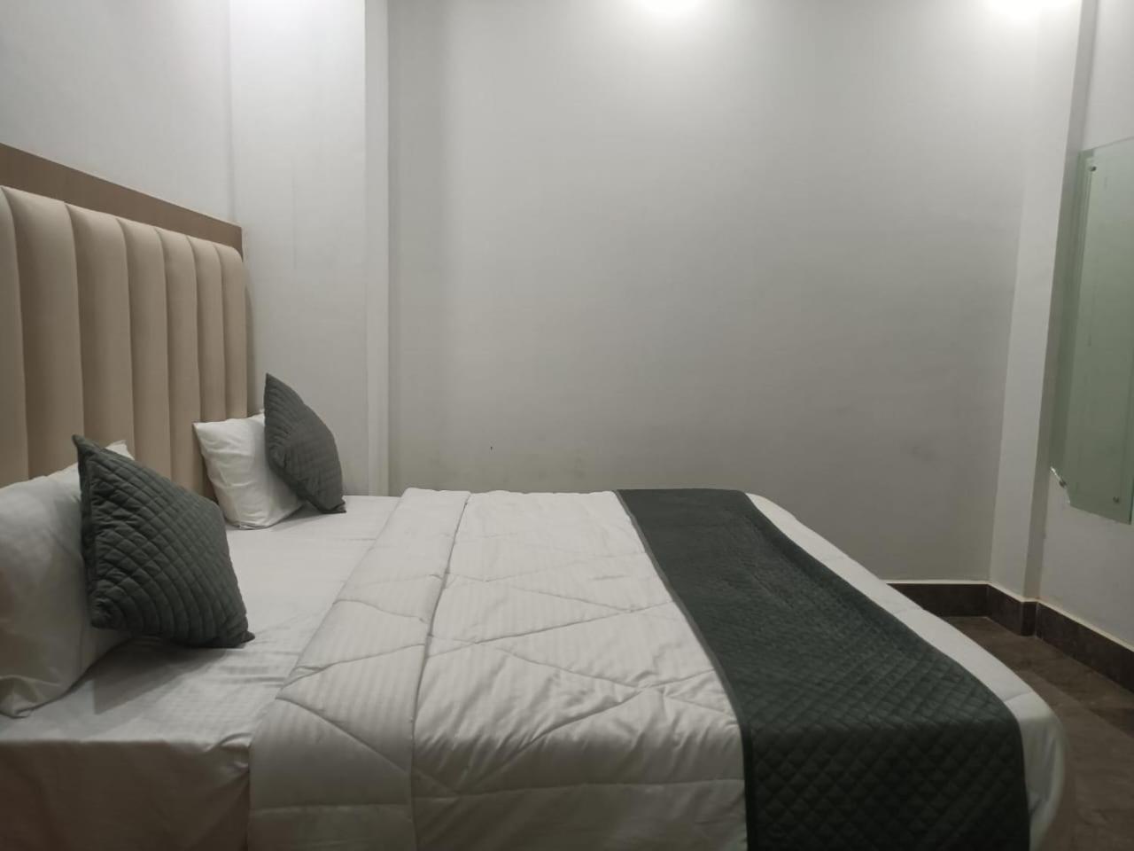 Hotel Whitehouse Ac Family Room Agra  Exteriér fotografie