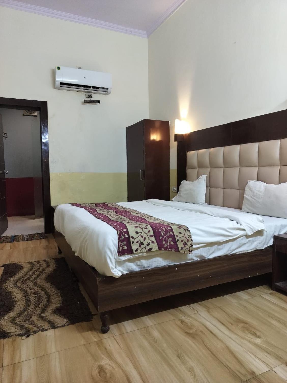 Hotel Whitehouse Ac Family Room Agra  Exteriér fotografie